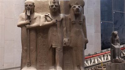 ملوك مصر  تتوافد إلى 