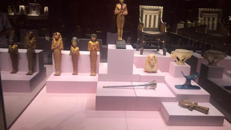 بعض مقتنيات توت عنخ