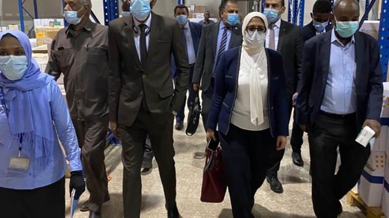 وزيرة الصحة مع الوفد