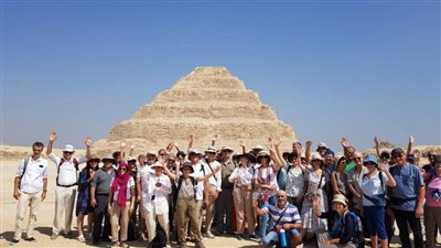  أول فوج سياحي فرنسي يزور منطقة آثار سقارة 
