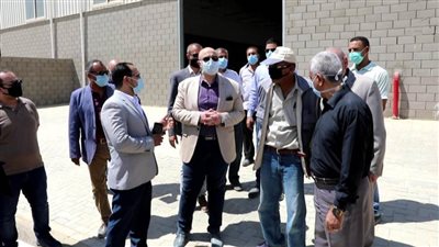 محافظ بني سويف يتفقد مجمع الصناعات شرق النيل