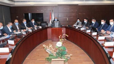 وزير النقل يتابع مشروعات تطوير نظم الإشارات على خطوط السكة الحديد