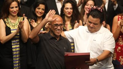 أشرف عبدالباقي يشيد بالعرض المسرحي 