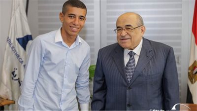 مدير مكتبة الإسكندرية يستقبل بائع الفريسكا