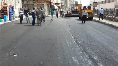 رصف شارع المقابر ورفع كفاءة أعمدة الإنارة بدمنهور