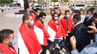 أبناء مصر في حضنها بجهود مخابراتها القوية.. المحررون لحظة وصولهم (صور)
