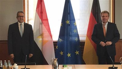 العناني فى زيارة قصيرة لبرلين لدفع الحركة السياحية إلى مصر 