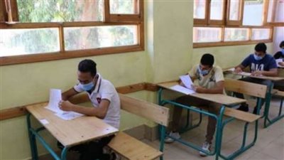 طلاب الدبلومات الفنية يؤدون الامتحان في أول أيام الدور الثاني