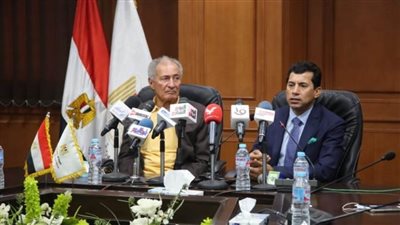 بالصور.. وزير الرياضة يكرم منظمي حفل قرعة بطولة العالم لليد 