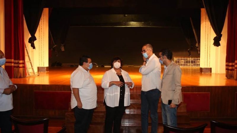 وزيرة الثقافة