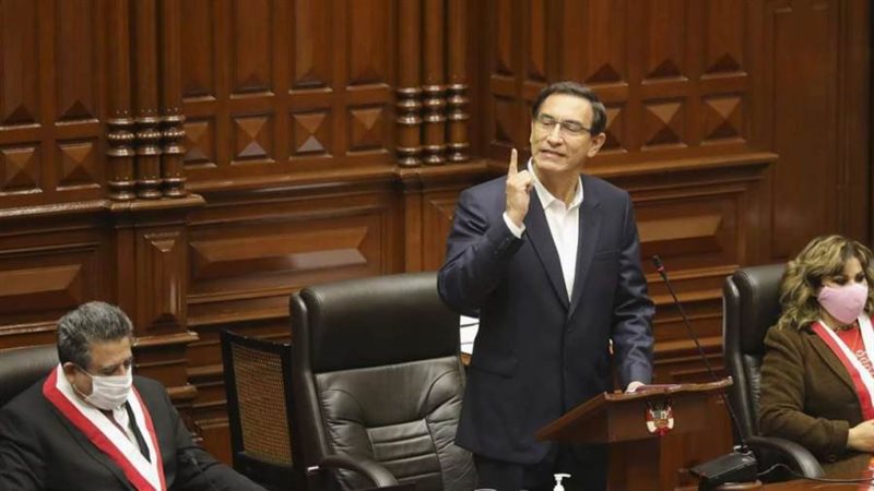 رئيس بيرو ينجو من