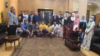 رئيس جامعة بنها يبحث ربط خريجي الطب البيطري بسوق العمل