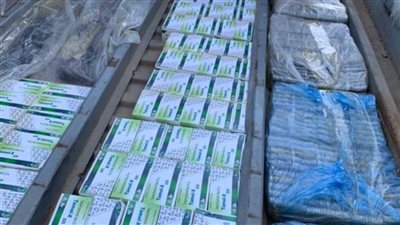 ضربة أمنية قوية.. ضبط أسلحة ومخدرات في مخبأ سري بالطريق الصحراوي.. (صور)