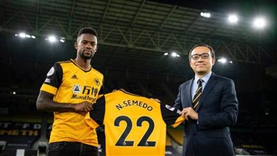 برشلونة الإسباني يعلن رحيل سيميدو إلى الدوري الإنجليزي