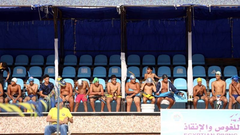 مسابقة السباحه