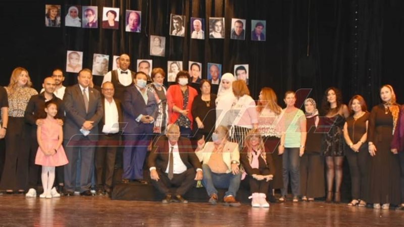 وزيرة الثقافة والمكرمين