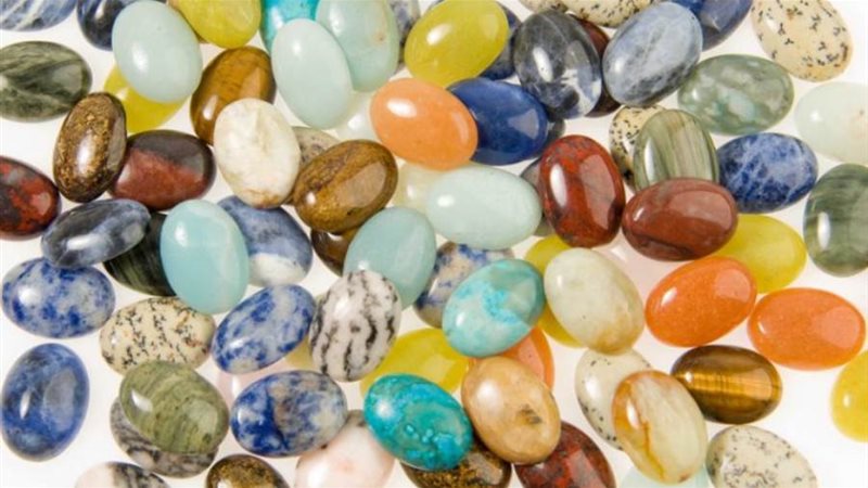 الحلي والأحجار الكريمة