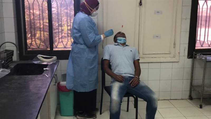 أثناء سحب مسحات كورونا