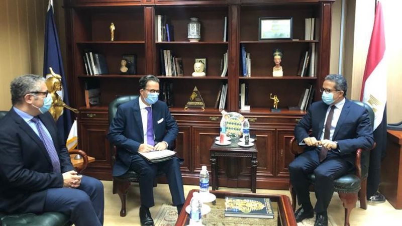 العناني يستقبل سفير