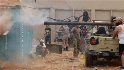 تفاصيل آخر تطورات الاشتباكات بين الميليشيات في العاصمة الليبية (فيديو)