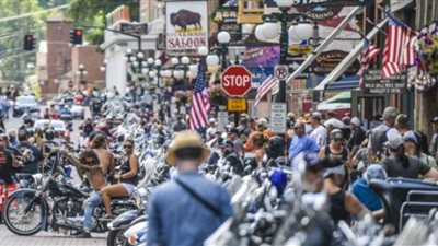 إصابة حاكم ولاية فيرجينيا الأمريكية وزوجته بفيروس 