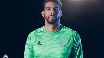 رسميًا.. شريف إكرامي في بيراميدز