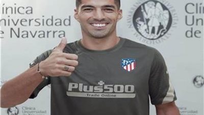 «سواريز» يوقع رسميا على عقد انضمامه إلى «أتلتيكو مدريد» حتى 2022