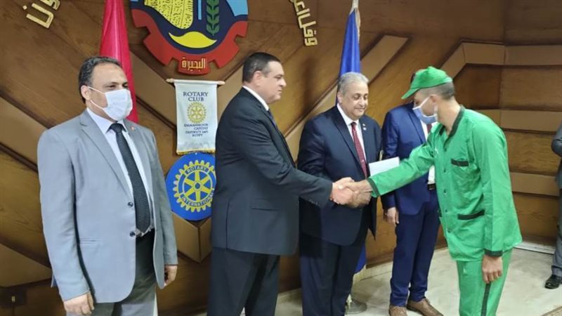 محافظ البحيرة يكرم