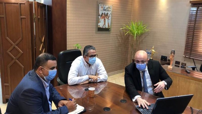 وزير السياحة ومحافظ