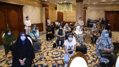  الداخلية تهدي ماكينات حياكة للسيدات المُعيلات من ذوي الإعاقة السمعية