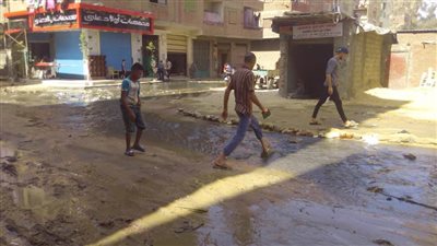 انفجار ماسورة صرف صحى بالسلام يغرق الشوارع للمرة الخامسة