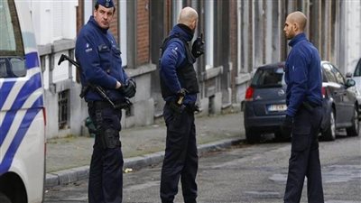 شرطة اليونان تحقق مع موظفي إغاثة سهلوا دخول مهاجرين