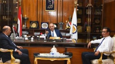 محافظ قنا يوافق على فتح قاعات المؤتمرات المرخصة