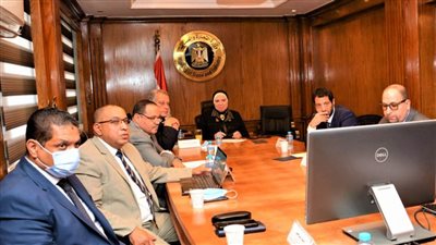 وزيرة التجارة تبحث مع ممثلى 