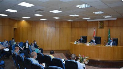 على غرار الأسمرات.. محافظ المنيا: مشاريع سكنية لاستيعاب سكان المناطق المتهالكة