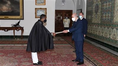 الرئيس الجزائري يتسلم أوراق اعتماد 3 سفراء الجدد من بينهم السفير الفرنسي