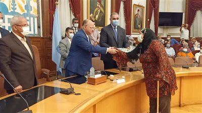 مستلزمات مدارس للعاملين بمحافظة القاهرة