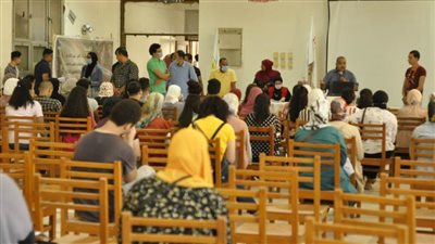 ورش عمل حول الأشغال اليدوية لطلاب جامعة المنيا الجدد 