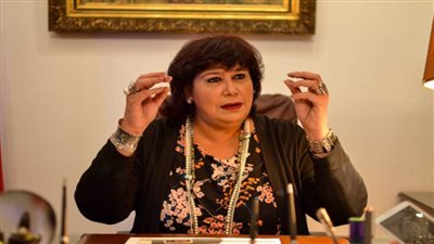 وزيرة الثقافة ومحافظ الإسكندرية يفتتحان معرض الكتاب