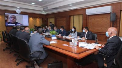 وزير النقل يعقد لقاءً مع مسؤولي البنك الدولي عبر الـ