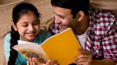 30 دقيقة فقط تكفي.. قضاء وقت يومي مع الأبناء يخلص من الضغوط