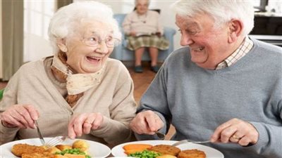 7 نصائح تغذية لكبار السن في يومهم العالمي