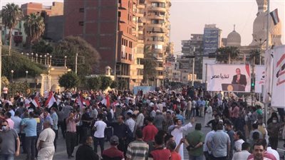 مواطنون يحتفلون بذكرى نصر أكتوبر بالمنصورة  (صور)