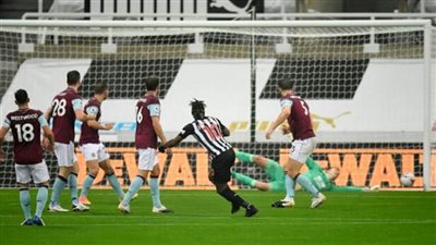 نيوكاسل يفوز على بيرنلي 3-1 بالدوري الإنجليزي
