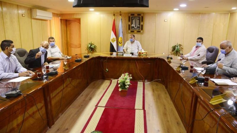 محافظ أسيوط يلتقي