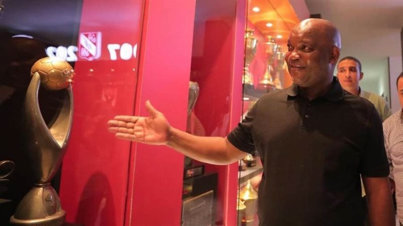 بيتسو موسيماني المدير