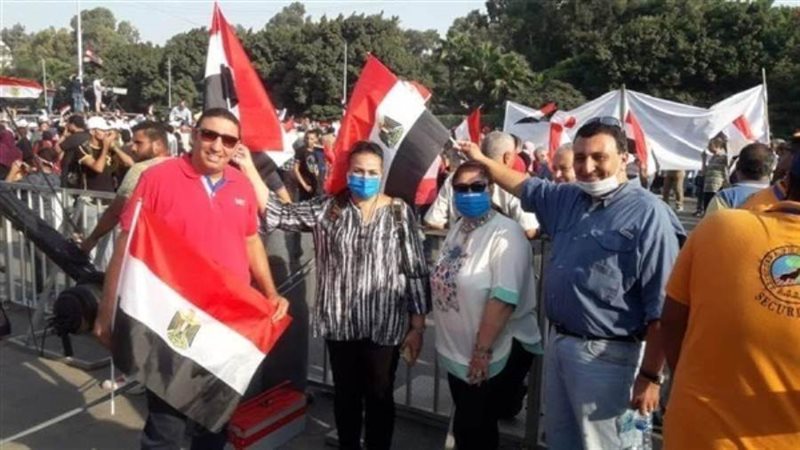 نزول المواطنين للاحتفال