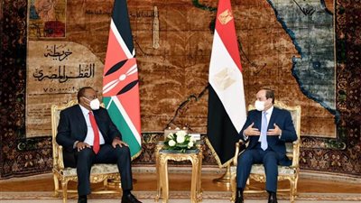 الرئيس الكيني يغادر القاهرة بعد زيارة لمصر استغرقت يومين