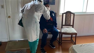 بعدما أثار الجدل بطريقة احتمائه من كورونا.. مارادونا يخضع لمسحة للكشف عن الفيروس