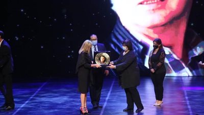 وزيرة الثقافة: إبداعات محمود رضا ما زالت تنبض بالحياة وسحر تصميماته سيبقى خالدا